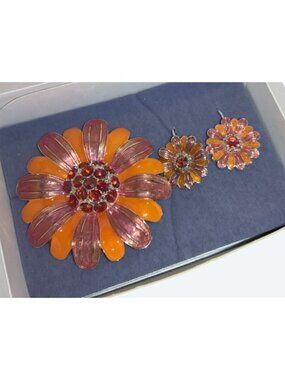 AVON COLORFUL DAISY PIN AND EARRING GIFTSET Pierced